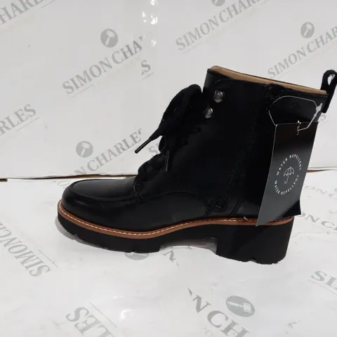 NATURIZER BLACK BOOT SIZE 4