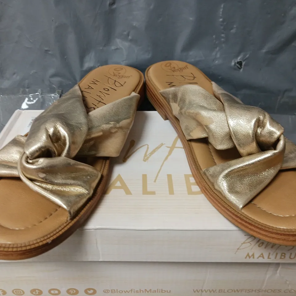 BOXED BLOWFISH MALIBU KNOT SANDALS IN BROWN - SIZE 6