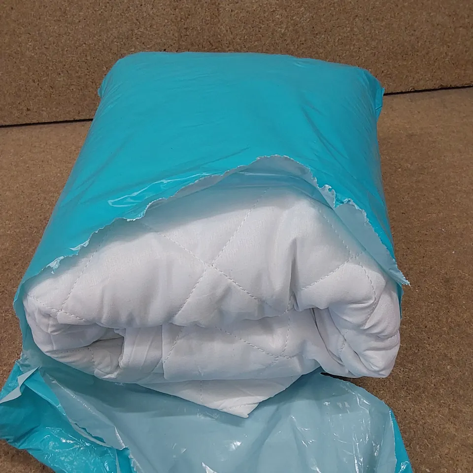 BAGGED SILENTNIGHT SUPERSOFT WATERPROOF MATTRESS TOPPER // SIZE UNSPECIFIED (1 ITEM)