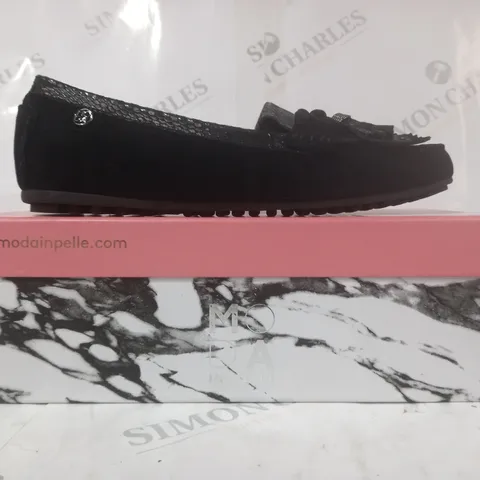 BOXED PAIR OF MODA IN PELLE ETHELIA BLACK SUEDE LOAFERS - SIZE 7