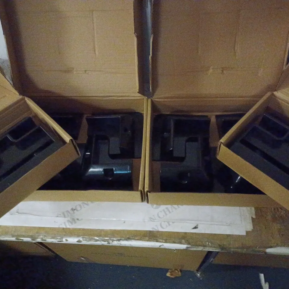 LOT OF ASSORTED PLASTIC SUPPORTING PIECES