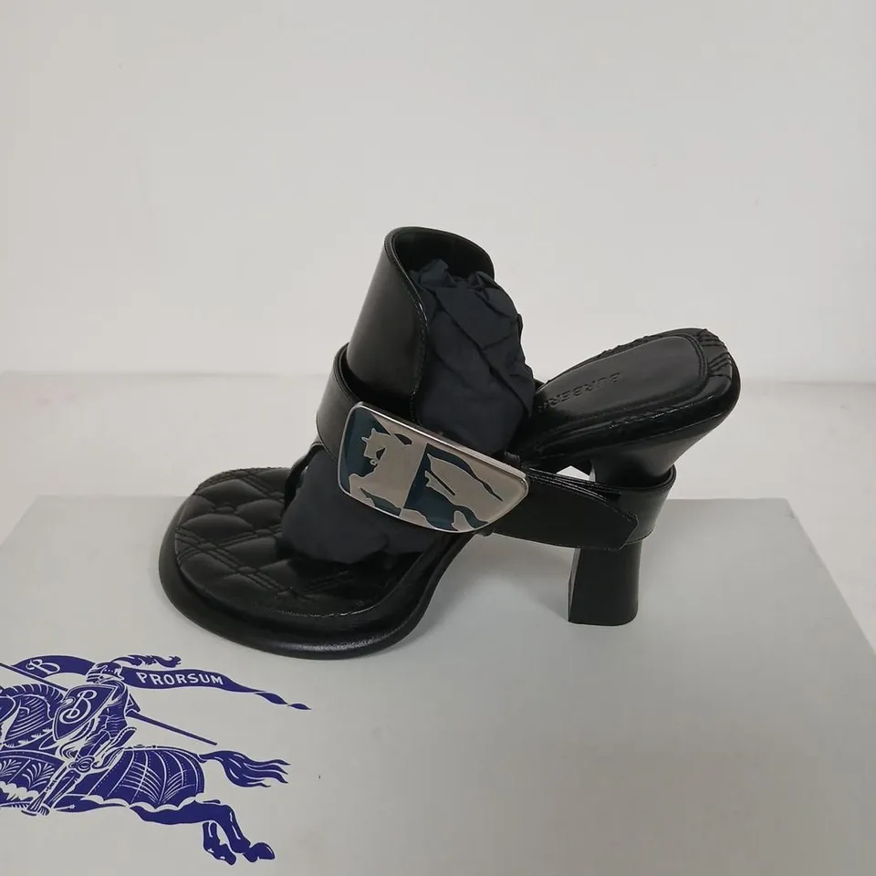 BURBERRY BLACK LEATHER SANDALS WITH QUILTED FOOTBED, UK 3 (EU 36)