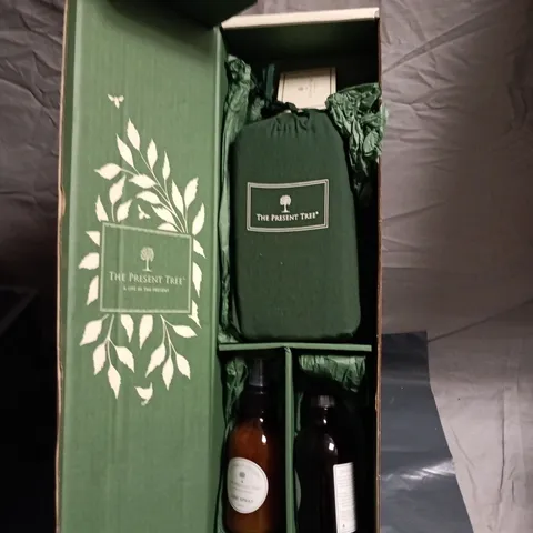 THE PRESENT TREE GIFT SET – FRAGRANCE OILS & ROOM SPRAY 