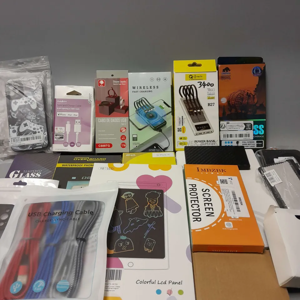 APPROXIMATELY 15 PHONE ACCESSORIES AND ELECTRICALS TO INCLUDE TEMPERED GLASS SCREEN PROTECTORS, POWER BANKS, PHONE CASES, ETC