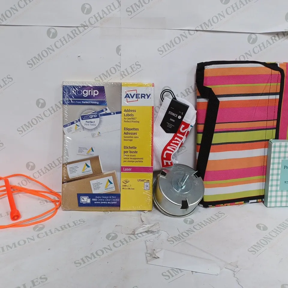 BOX OF APPROX 18 ITEMS TO INCLUDE - AVERY ULTRAGRIP ADRESS LABELS - PETER RABBIT PHOTO CARDS - BRIGHT ORANGE SKIPPING ROPE ECT 