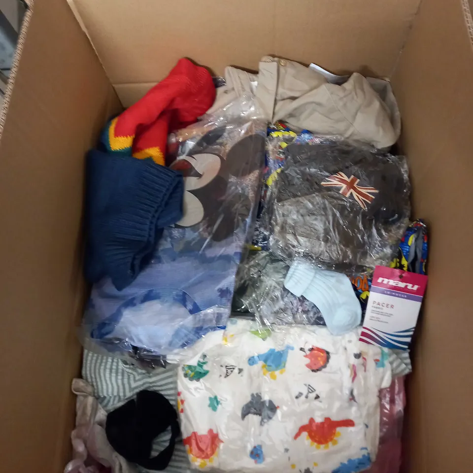 LARGE BOX OF ASSORTED KIDS CLOTHING ITEMS TO INCLUDE BAGS, BABY GROWS AND DRESSES