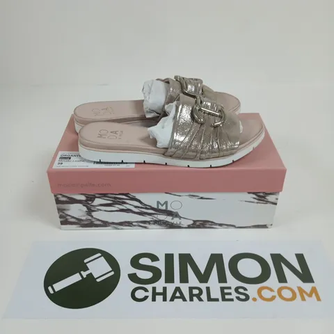 BOXED PAIR OF MODA IN PELLE ORGANTIA SLIP ON FLAT SANDALS WITH TRIM IN STONE METALLIC LEATHER - SIZE 39