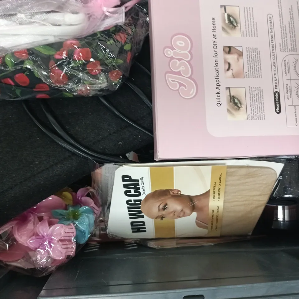 APPROXIMATELY 12 ASSORTED COSMETIC ITEMS TO INCLUDE ELF, WHITES, ETC - COLLECTION ONLY