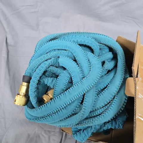 EXPANDABLE GARDEN HOSE – TEAL FABRIC-WRAPPED WITH BRASS FITTINGS