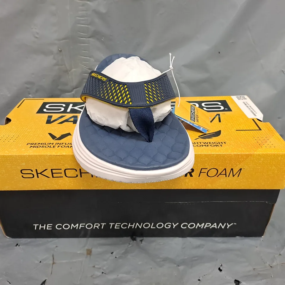 BOXED PAIR OF SKECHERS TOE-POST SANDALS IN NAVY/YELLOW SIZE UK 11