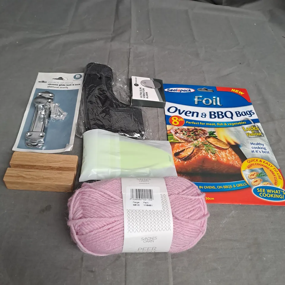 APPROXIMATELY 20 ASSORTED HOUSEHOLD ITEMS 