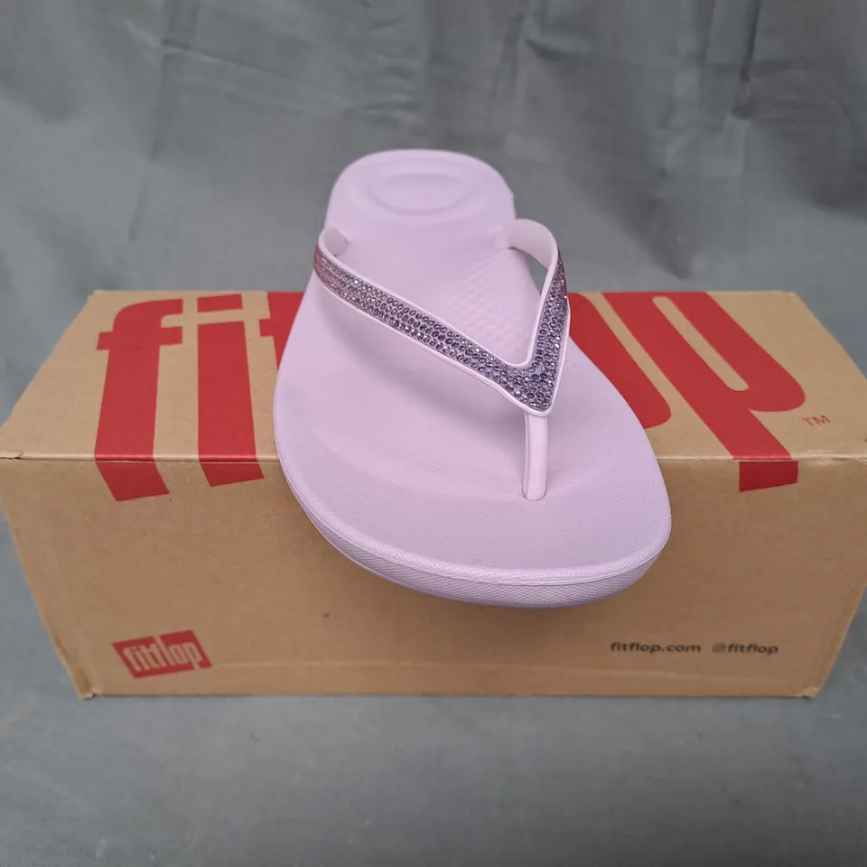 BOXED PAIR OF FITFLOP IQUSHION OMBRE SPARKLE FLIP-FLOPS IN LILAC UK SIZE 7