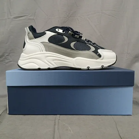 BOXED PAIR OF CLEENS PULSE RUNNER TRAINERS IN MIDNIGHT/WHITE SIZE UK 7.5