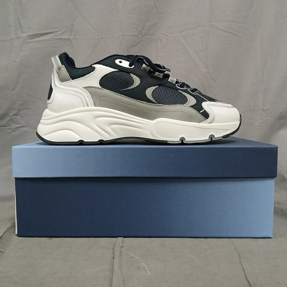 BOXED PAIR OF CLEENS PULSE RUNNER TRAINERS IN MIDNIGHT/WHITE SIZE UK 7.5