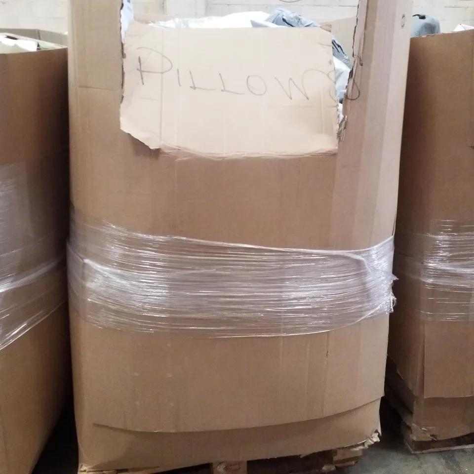 PALLET CONTAINING ASSORTED PILLOWS & CUSHIONS