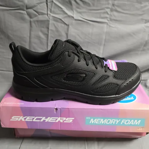 BOXED PAIR OF SKECHERS TRAINERS IN BLACK - UK SIZE 8