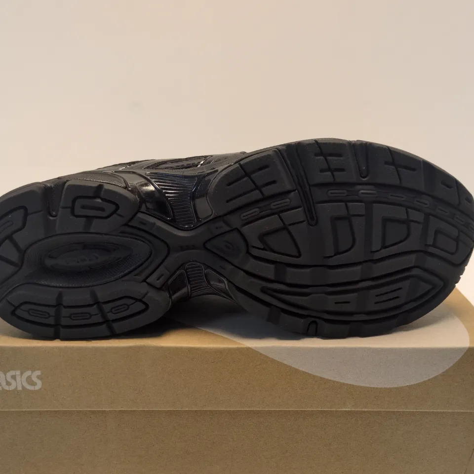 BOXED PAIR OF ASICS GEL-1130 BLACK/GRAPHITE GREY SNEAKERS – UK 7.5
