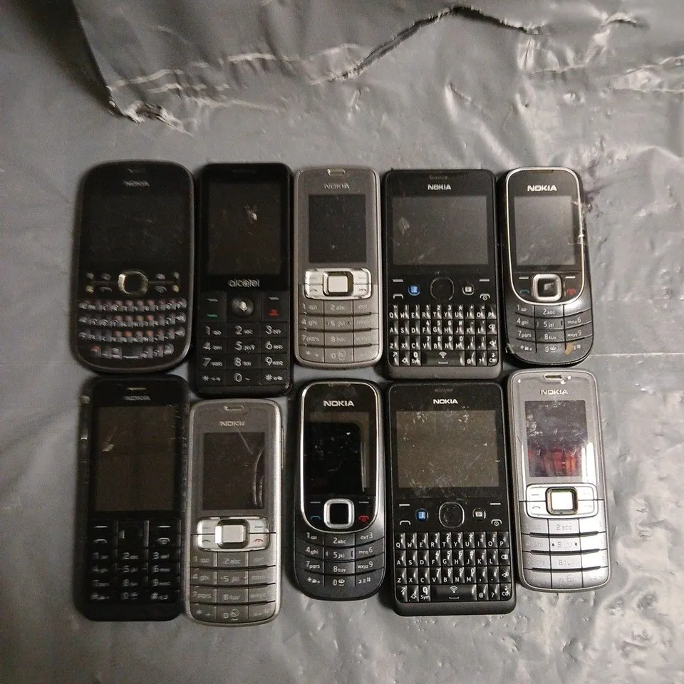 10 X ASSORTED RETRO MOBILE PHONES TO INCLUDE NOKIA, ALCATEL ETC	