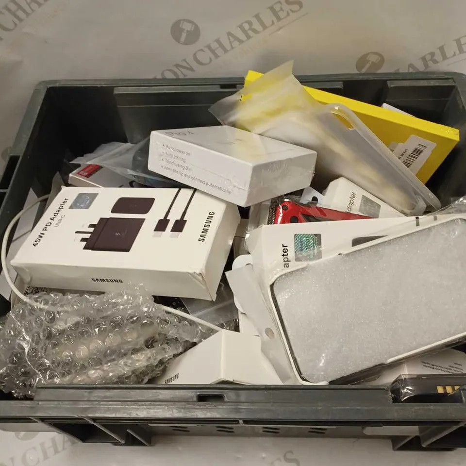LOT OF APPROXIMATELY 30 PHONE ACCESSORIES AND ELECTRICALS TO INCLUDE TEMPERED GLASS SCREEN PROTECTORS, 45W PD ADAPTER, PRO 4 TRUE WIRELESS EARBUDS, ETC