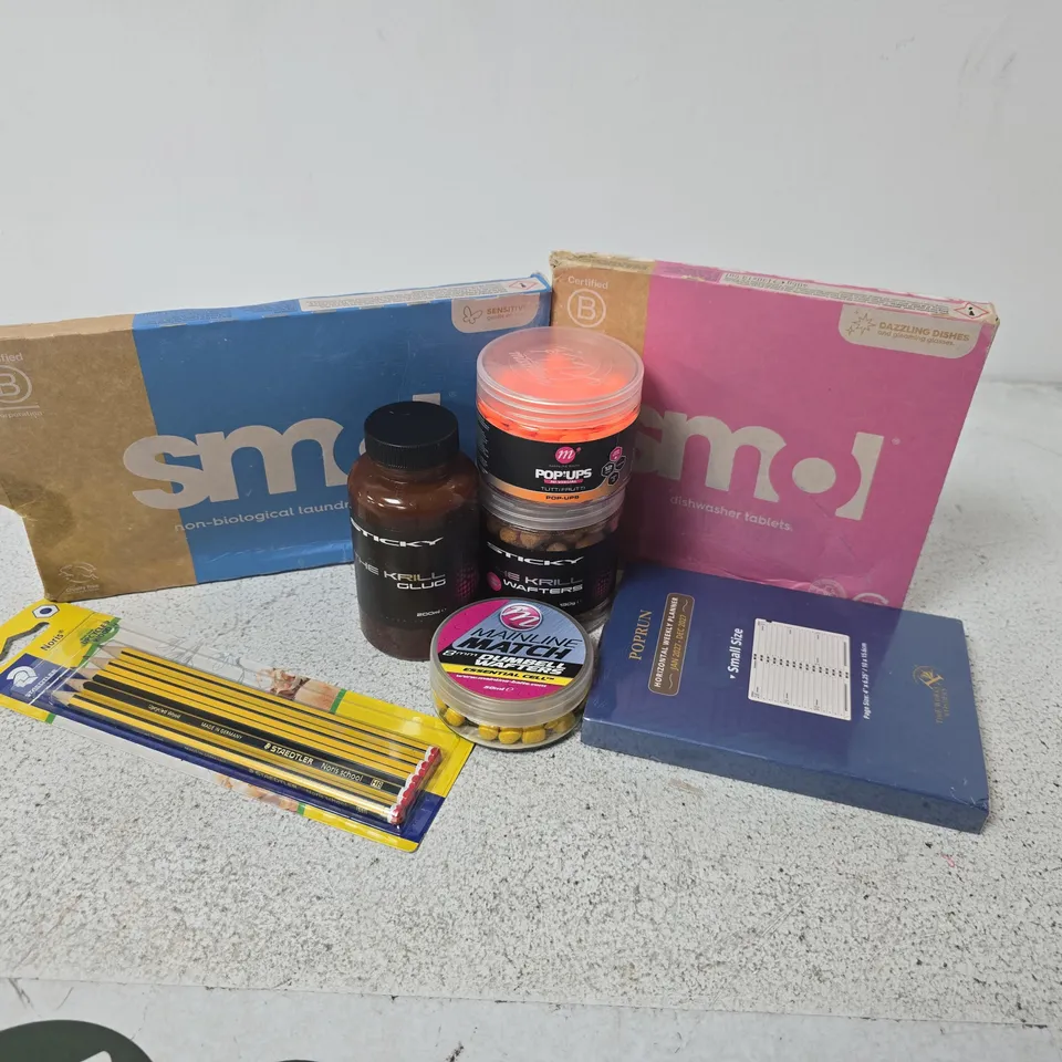 APPROXIMATELY 15 ASSORTED HOUSEHOLD ITEMS TO INCLUDE SMOL DISHWASHER TABLETS, STICKY THE KRILL WAFTERS, STAEDTLER PENCILS, ETC