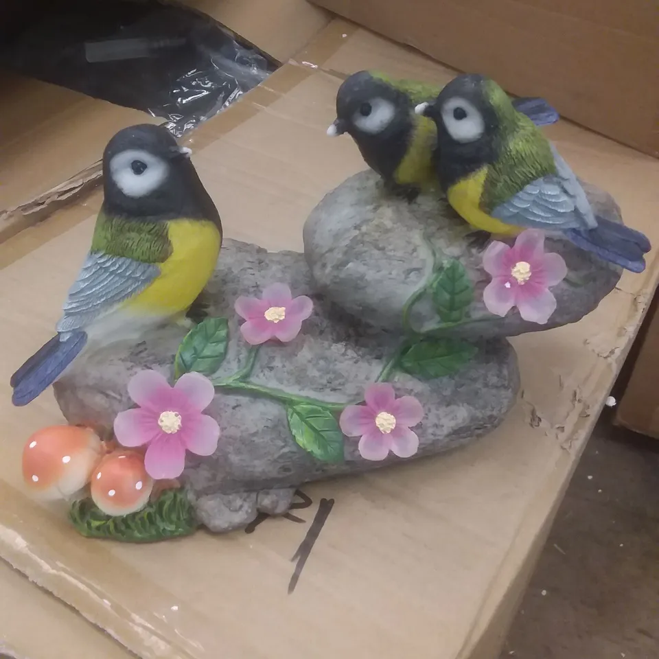 BOXED 3 BIRDS FIGURE WITH SOLAR LIGHT 