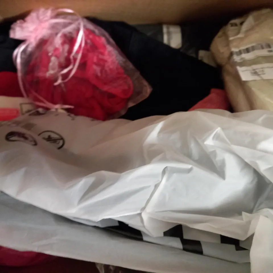 BOX OF APPROXIMATELY 10 ASSORTED CLOTHING AND FASHION ITEMS OF VARIOUS COLOURS AND STYLES TO INCLUDE SHEIN, BPC SELECTION, ETC