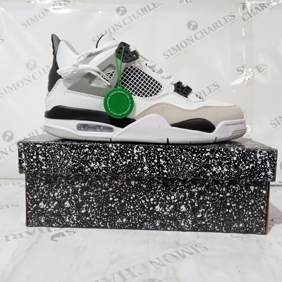 BOXED PAIR OF NIKE AIR JORDAN 4 RETRO SHOES IN WHITE/BLACK UK SIZE 8.5
