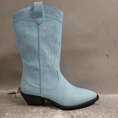BOXED PAIR OF KOI SLINGSTAR COWBOY BOOTS IN BLUE SIZE UK 4