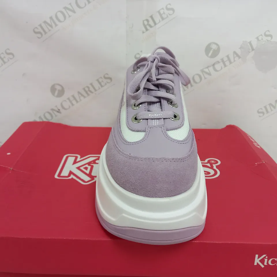 BOXED PAIR OF KICKERS KADE 197 PLATFORM TRAINERS IN LILAC & WHITE - UK 4