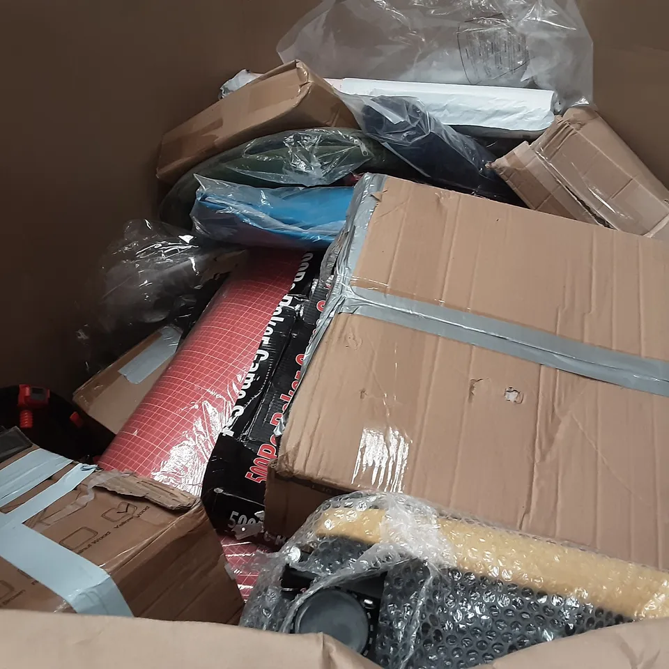 PALLET OF ASSORTED PRODUCTS INCLUDING AIR COOLER, LAP DESK, ASTROAI MINI FRIDGE, ICE FISHING ROD AND REEL COMBO, VIBRATION PLATE, 500PC POKER GAME SET