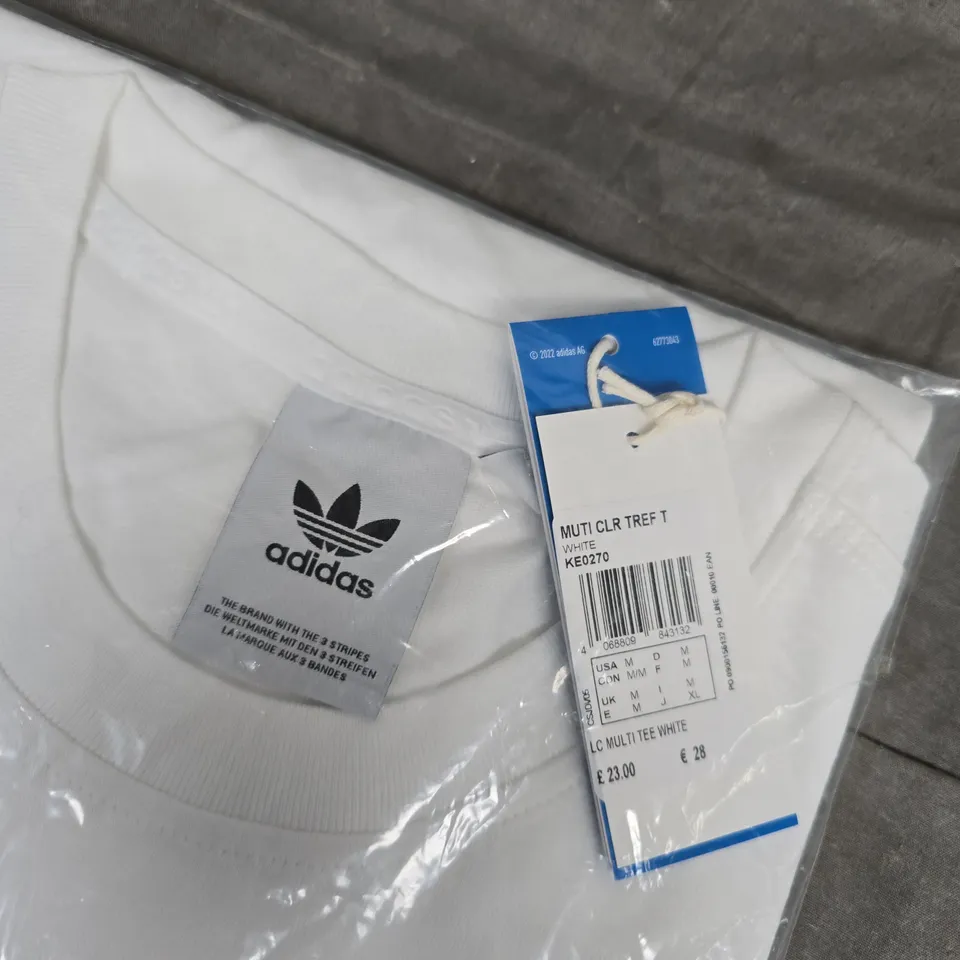 BAGGED ADIDAS WHITE T-SHIRT WITH TAGS – SIZE M