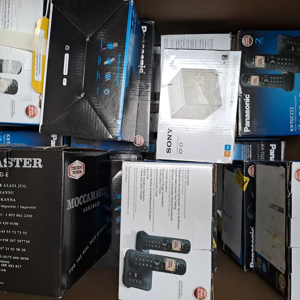 BOX OF APPROXIMATELY 20 ASSORTED ELECTRICAL ITEMS TO INCLUDE FM/AM CLOCK RADIO, ON-EAR HEADPHONES, ETC - COLLECTION ONLY