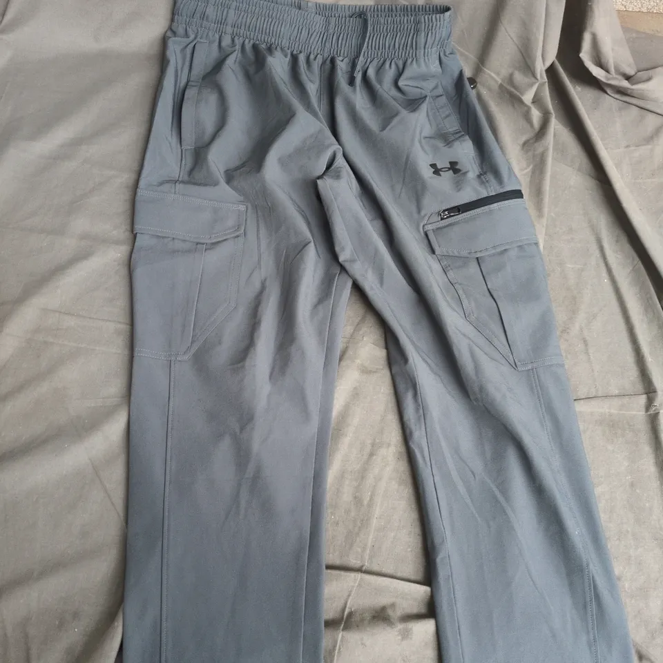 BOX OF APPROXIMATELY 18 ASSORTED CLOTHING ITEMS TO INCLUDE: UNDER ARMOUR PANTS AND ZARA CROP CARDIGAN 