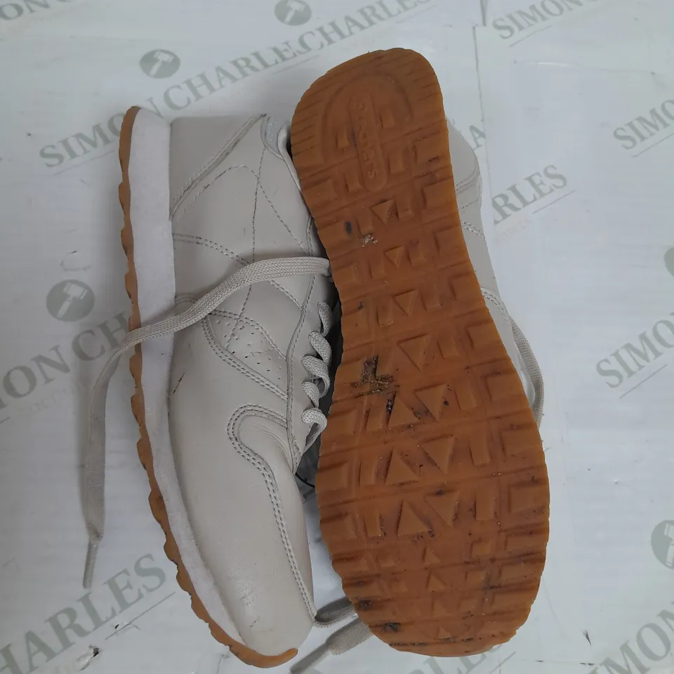 SKECHERS OLD SCHOOL TRAINER IN TAUPE SIZE 6