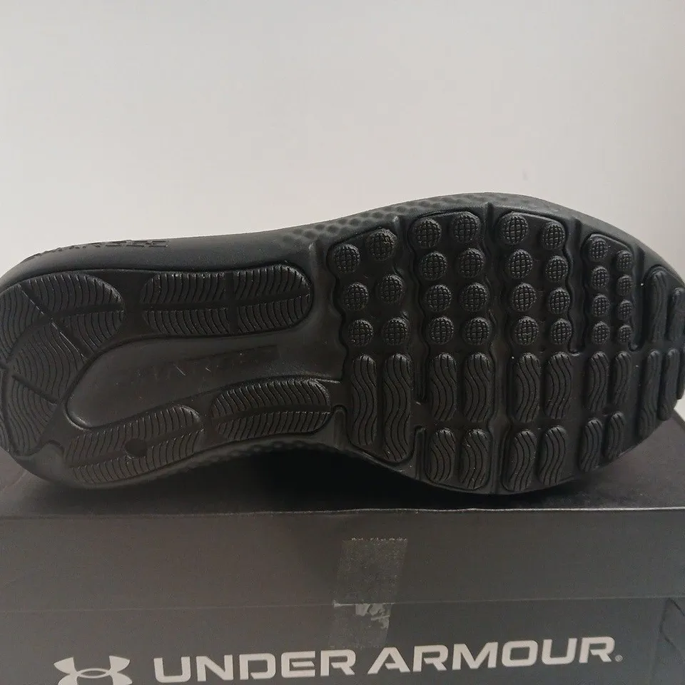 BOXED PAIR OF UNDER ARMOUR W CHARGED SURGE 4 – WOMEN'S RUNNING SHOES, BLACK, UK 6