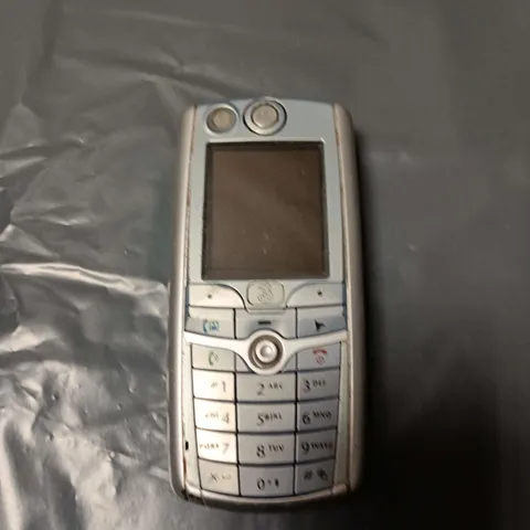 MOTOROLA MOBILE PHONE – SILVER WITH CAMERA 