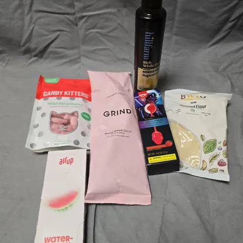 APPROXIMATELY 10 ASSORTED FOOD/DRINK PRODUCTS TO INCLUDE GRIND COFFEE, AIR-UP CAPSULE, CANDY KITTENS ETC