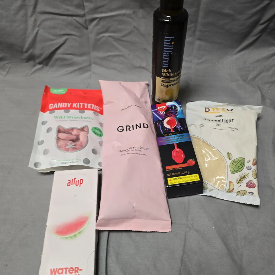 APPROXIMATELY 10 ASSORTED FOOD/DRINK PRODUCTS TO INCLUDE GRIND COFFEE, AIR-UP CAPSULE, CANDY KITTENS ETC 