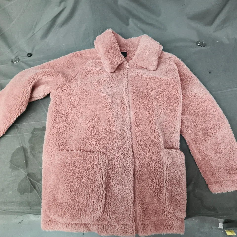BOX OF APPROXIMATELY 20 ASORTED CLOTHING ITEMS TO INCLUDE: THREADBARE JUMPER UK 20