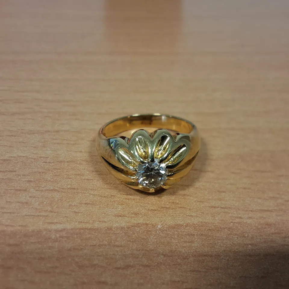 18CT YELLOW GOLD GENTS RING SET WITH NATURAL DIAMOND WEIGHING +-1.00CT