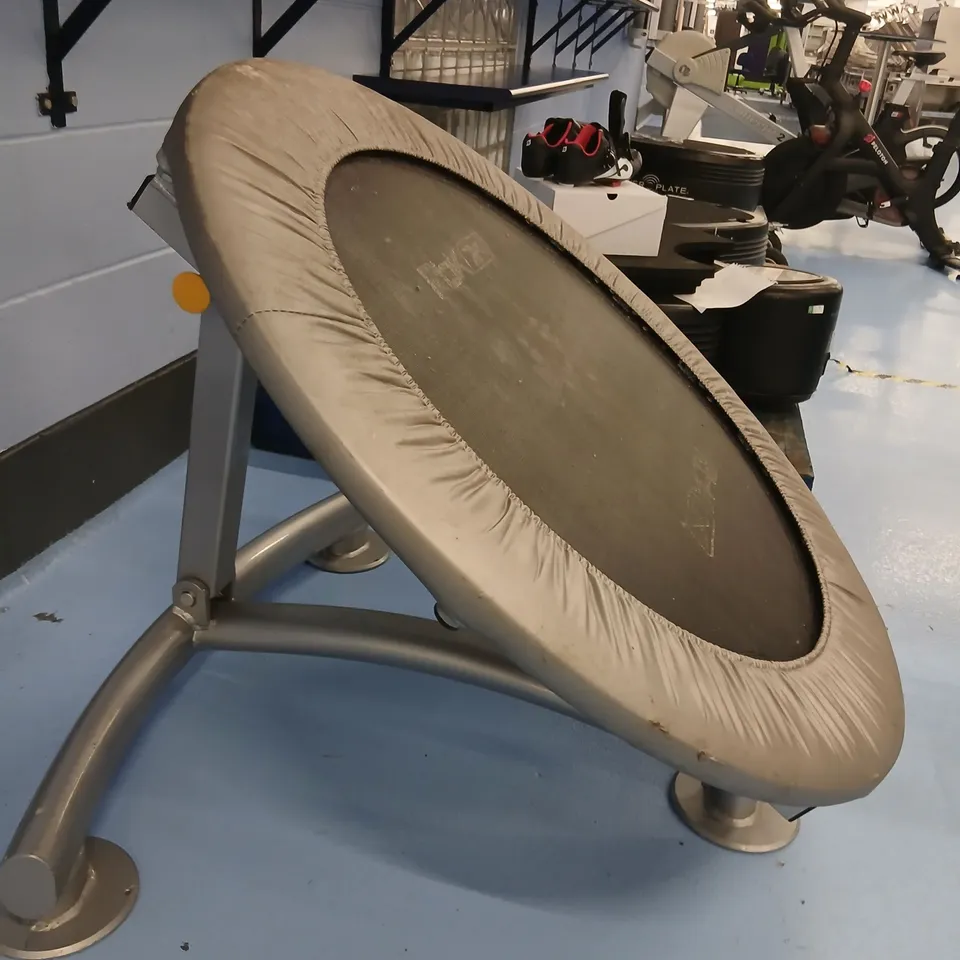 REEBOK ROUND TRAMPOLINE WITH PADDED EDGE