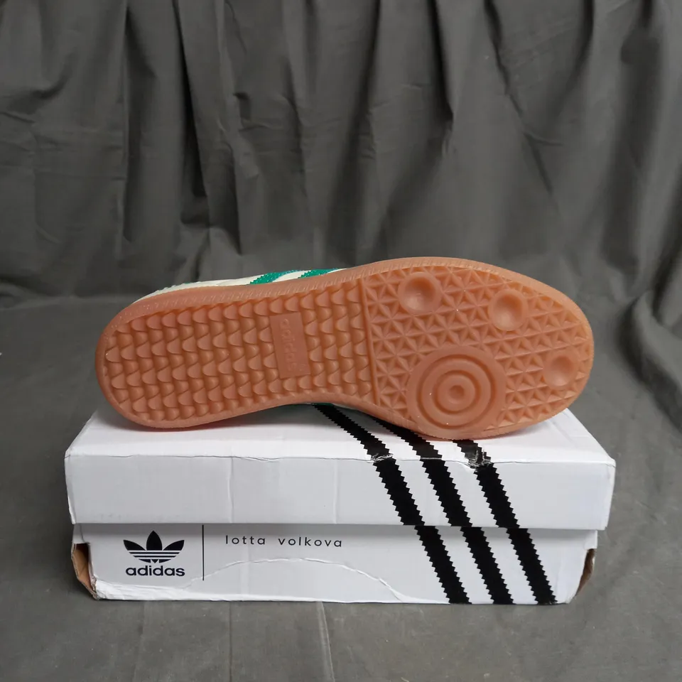 BOXED PAIR OF ADIDAS SAMBA GAZELLE'S SIZE 6