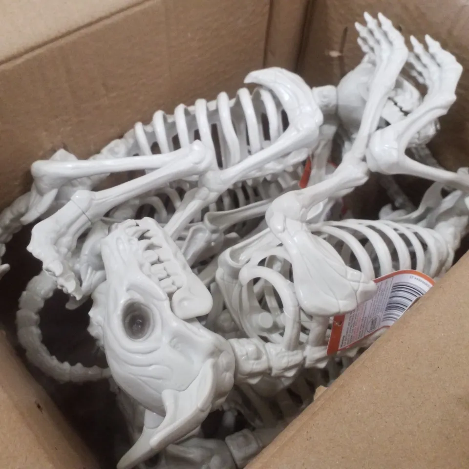 PALLET CONTAINING APPROXIMATELY 18 BOXES OF 6 BRAND NEW HALLOWEEN DOG SKELETON DECORATIONS