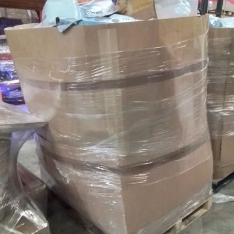 PALLET CONTAINING A LARGE QUANTITY OF PILLOWS 