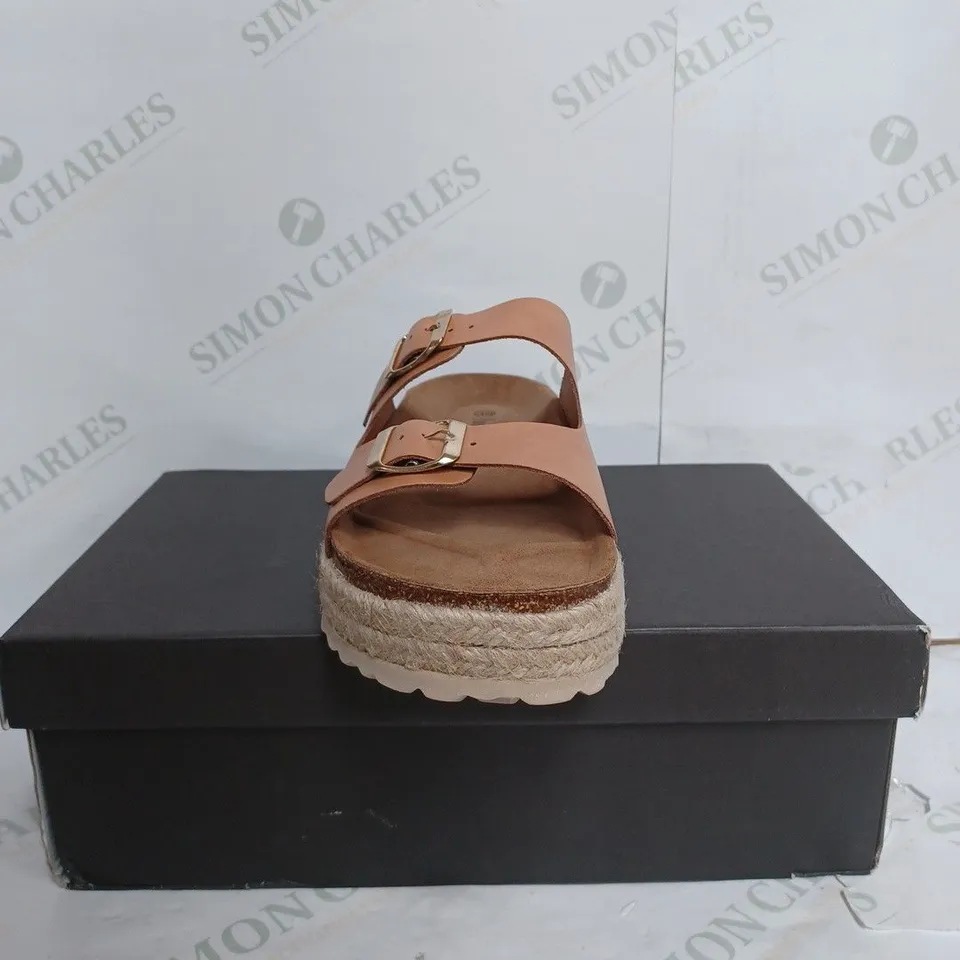 HUSH WOODSTOCK SANDALS IN TAN - EU 39