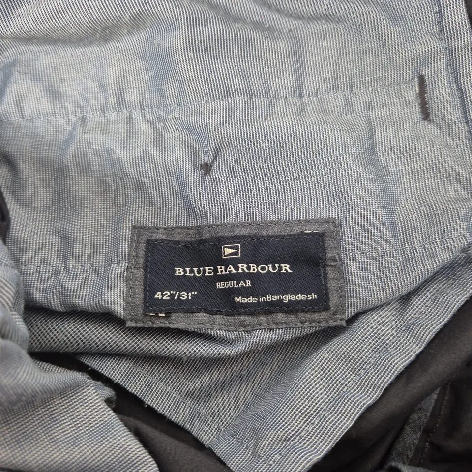 BLUE HARBOUR MEN'S TROUSERS - REGULAR, UK 42 (US 42IN WAIST / 31IN INSEAM)