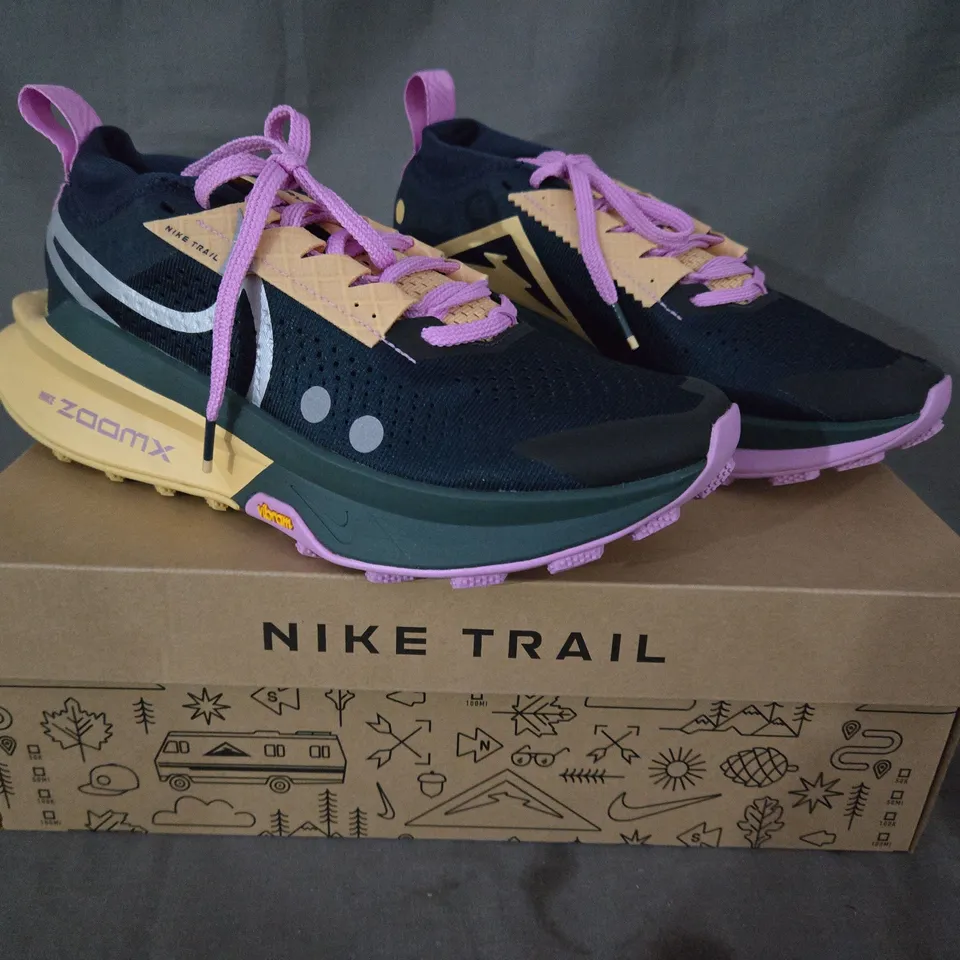 BOXED PAIR OF NIKE WOMEN'S ZOOMX ZEGAMA TRAIL 2 SHOES IN MULTICOLOUR UK SIZE 6.5