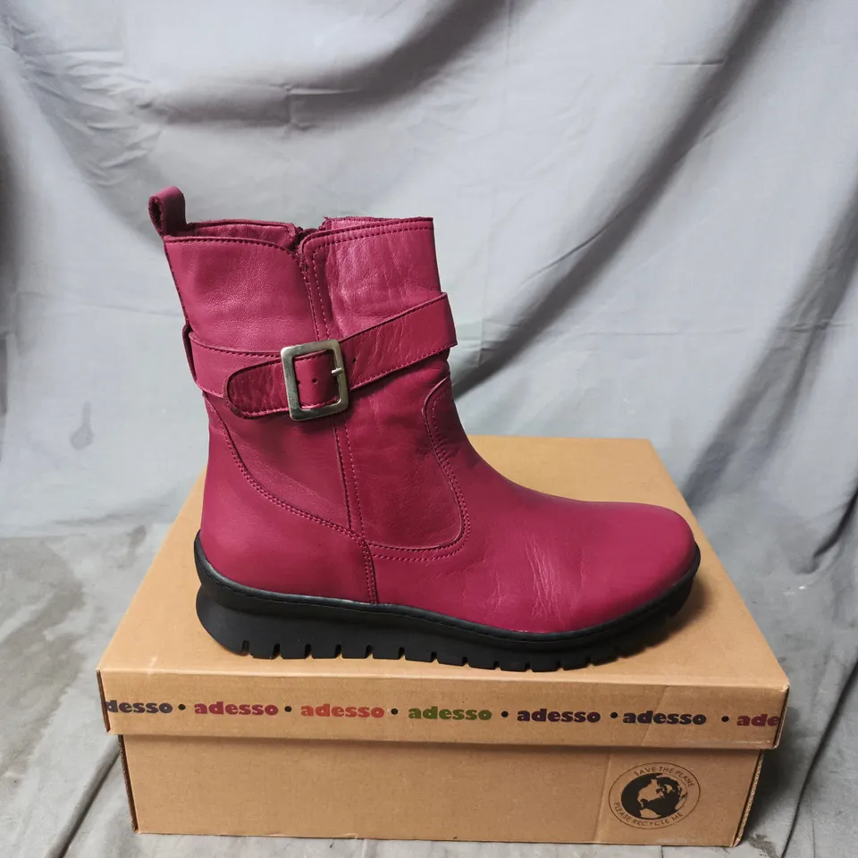 BOXED PAIR OF ADESSO WOMEN’S PINK ANKLE BOOT WITH BUCKLE STRAP - UK SIZE 40