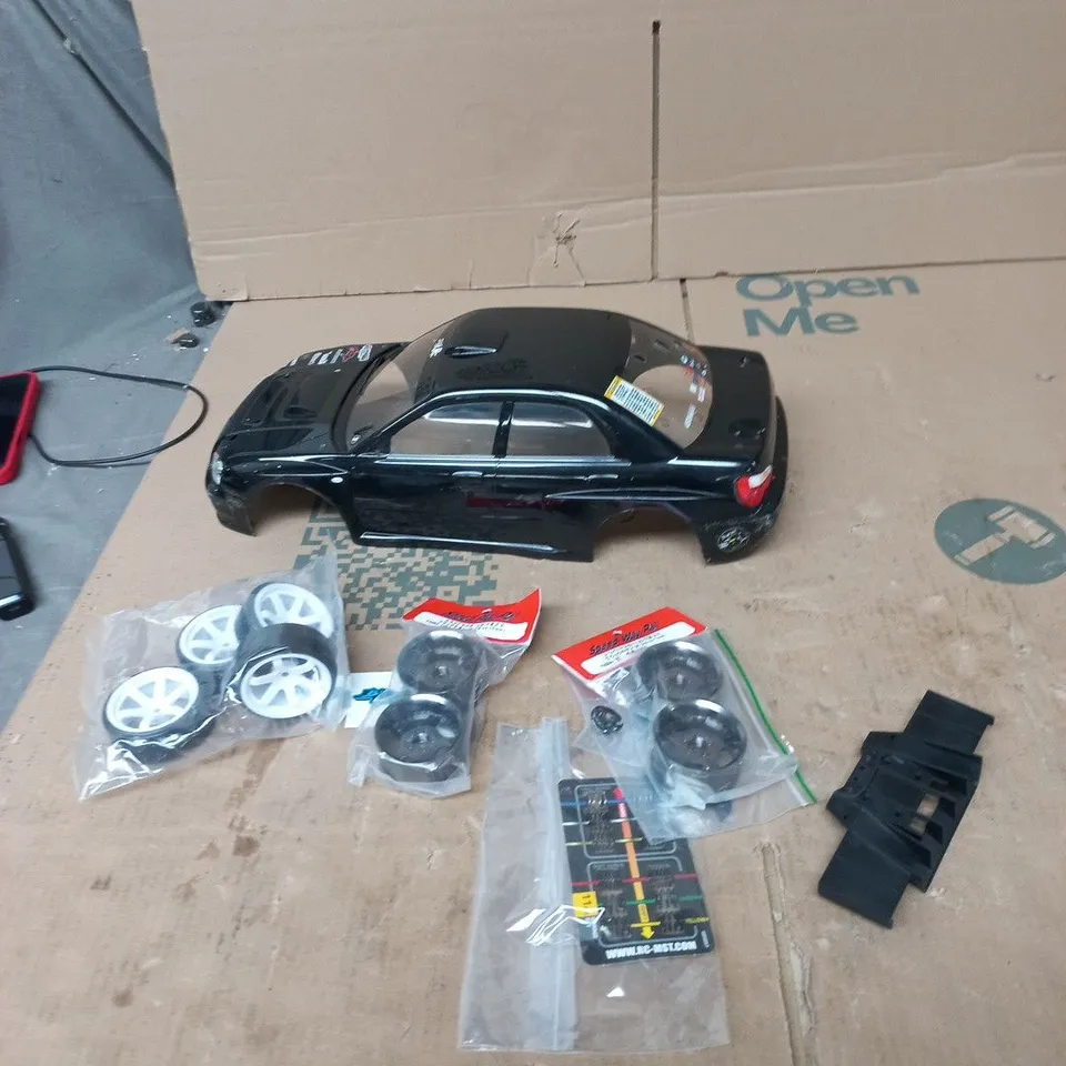 RADIO-CONTROLLED CAR BODY SHELL – BLACK WITH SPARE WHEELS & ACCESSORIES 