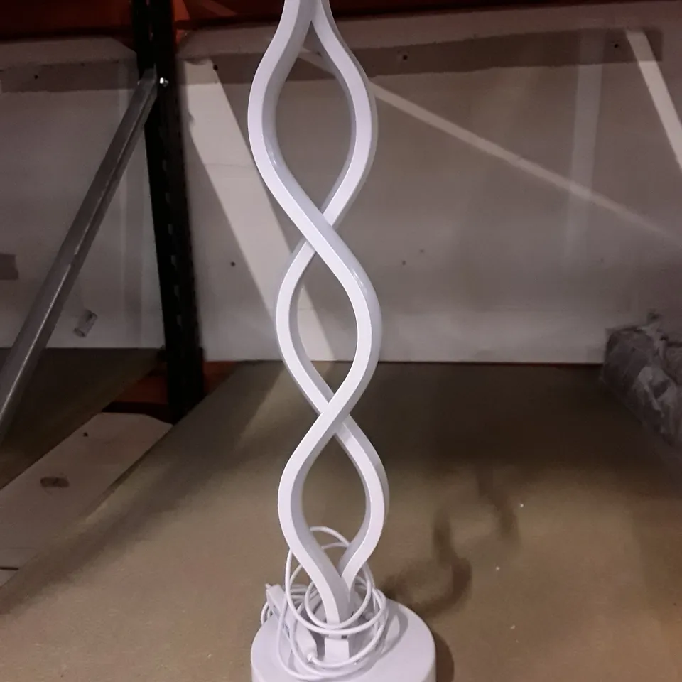 BOXED DESIGNER TIMOTHY WHITE SUB NOVELTY TABLE LAMP